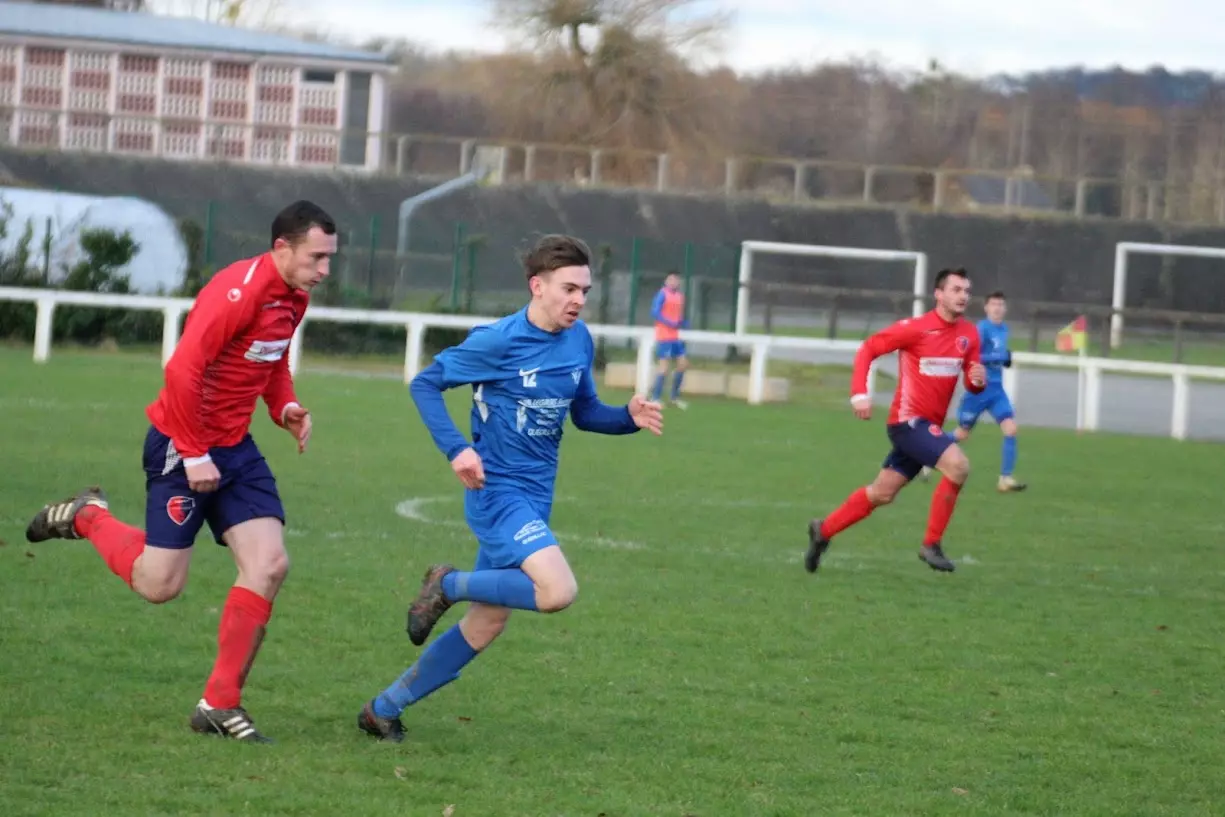 Statistiques du joueur: Antonin DESBOIS. Poste: Attaquant saison: 2021/2022 et décisif 10 fois - Foot SEPQ - Football QUEDILLAC
