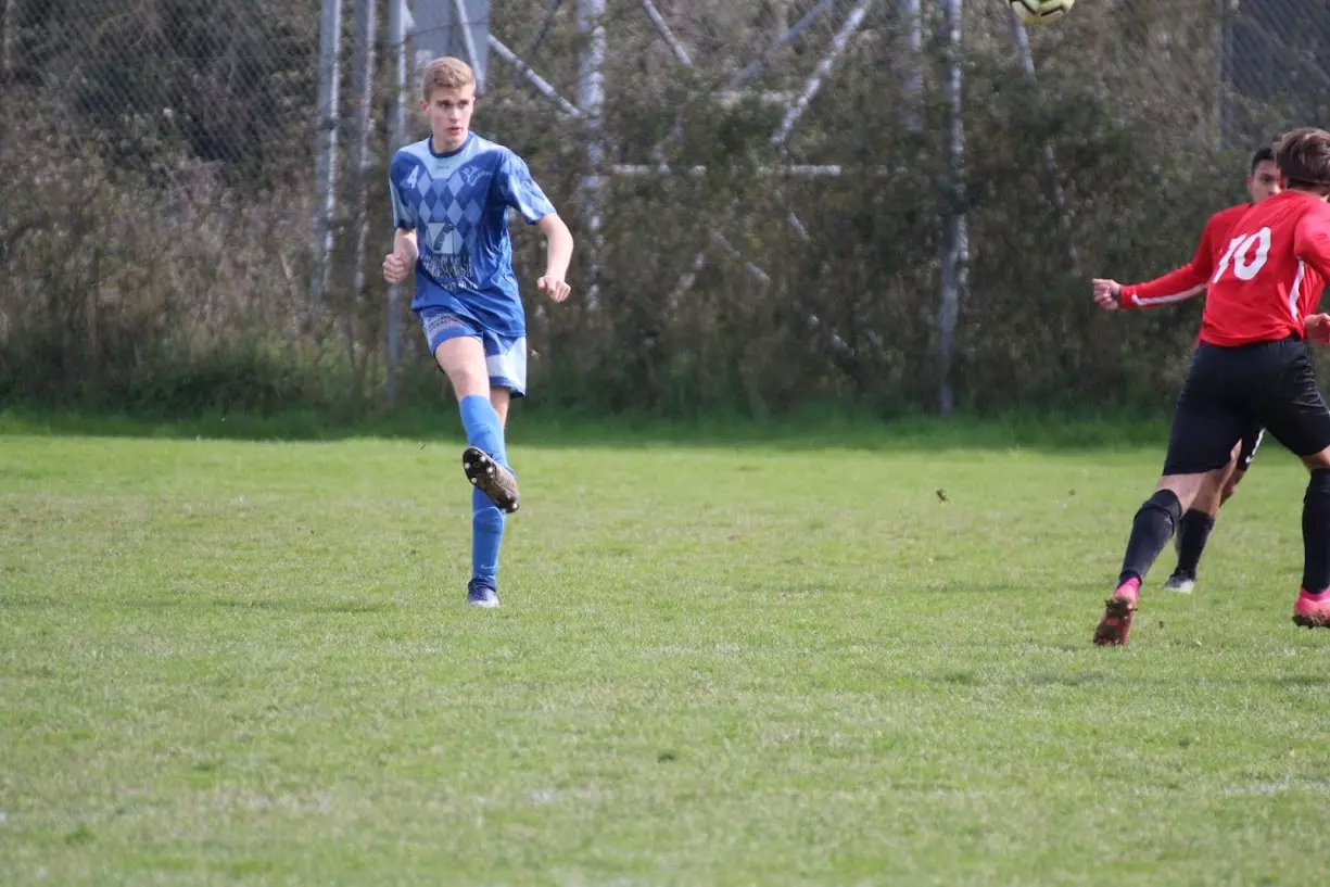 Statistiques du joueur: Erwan LOUVEAU. Poste: Defenseur saison: 2021/2022 et décisif 1 fois - Foot SEPQ - Football QUEDILLAC