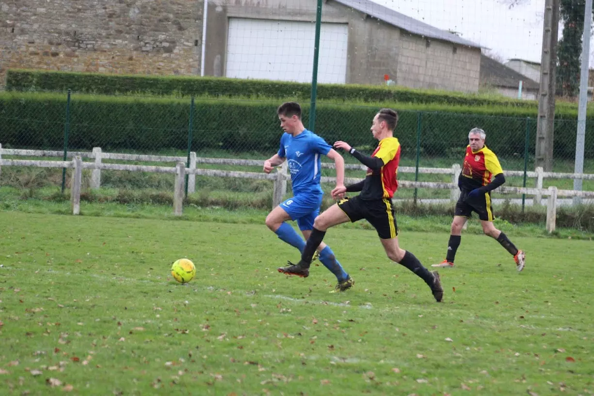 Statistiques du joueur: Glen JOLIVET. Poste: Milieu saison: 2021/2022 et décisif 2 fois - Foot SEPQ - Football QUEDILLAC