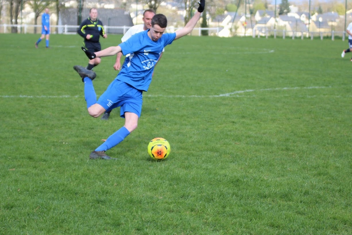 Statistiques du joueur: Mathieu PONTDEME. Poste: Milieu saison: 2021/2022 et décisif 5 fois - Foot SEPQ - Football QUEDILLAC