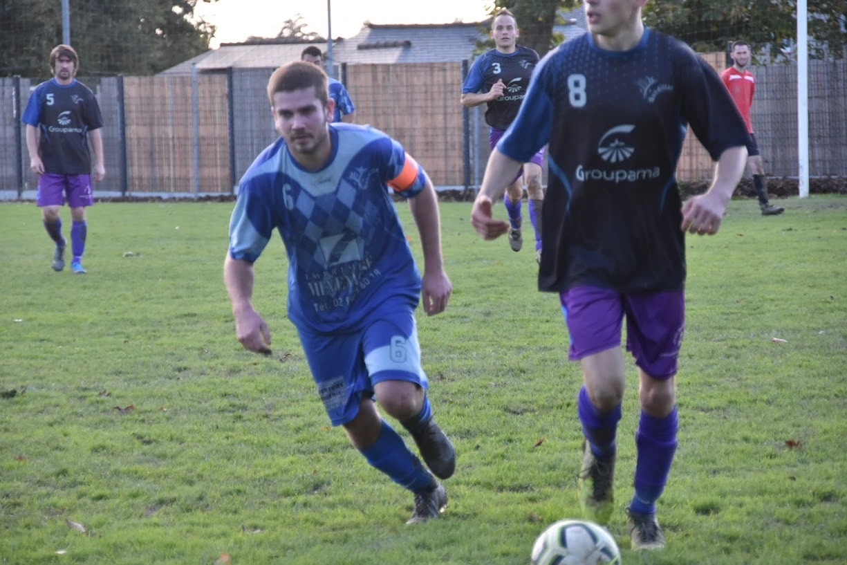 Statistiques du joueur: Teddy LEVREL. Poste: Defenseur saison: 2021/2022 et décisif 2 fois - Foot SEPQ - Football QUEDILLAC