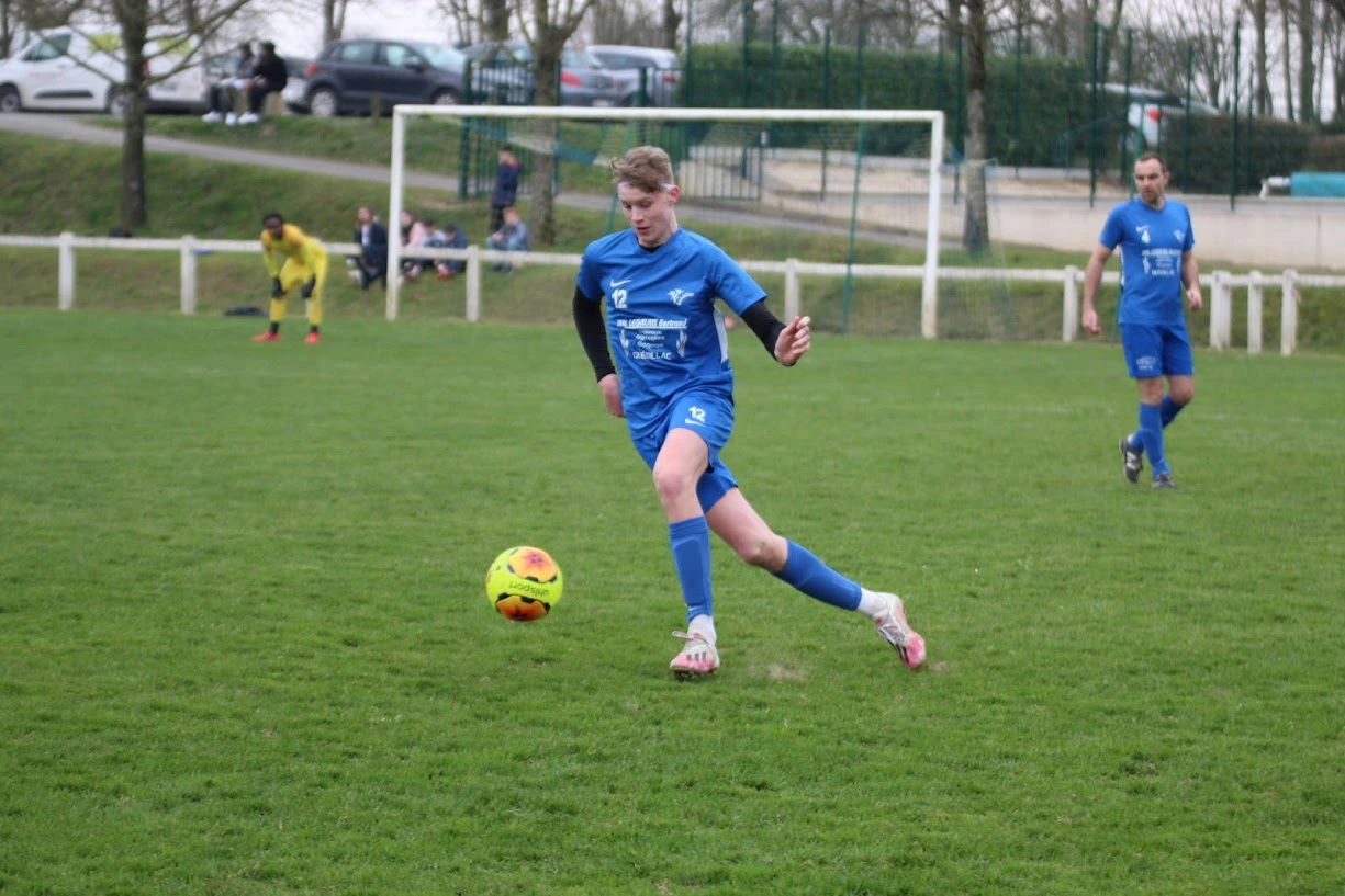 Statistiques du joueur: Thomas GIRARD. Poste: Milieu saison: 2021/2022 et décisif 4 fois - Foot SEPQ - Football QUEDILLAC