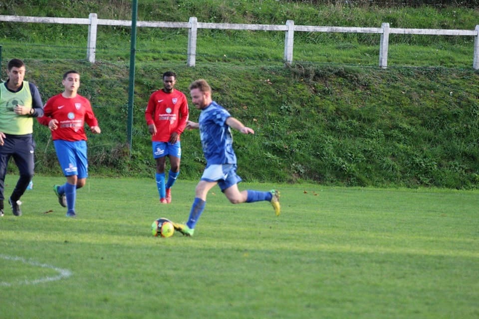 Statistiques du joueur: Aurelien Rolland. Poste: Milieu saison: 2022/2023 et décisif 1 fois - Foot SEPQ - Football QUEDILLAC