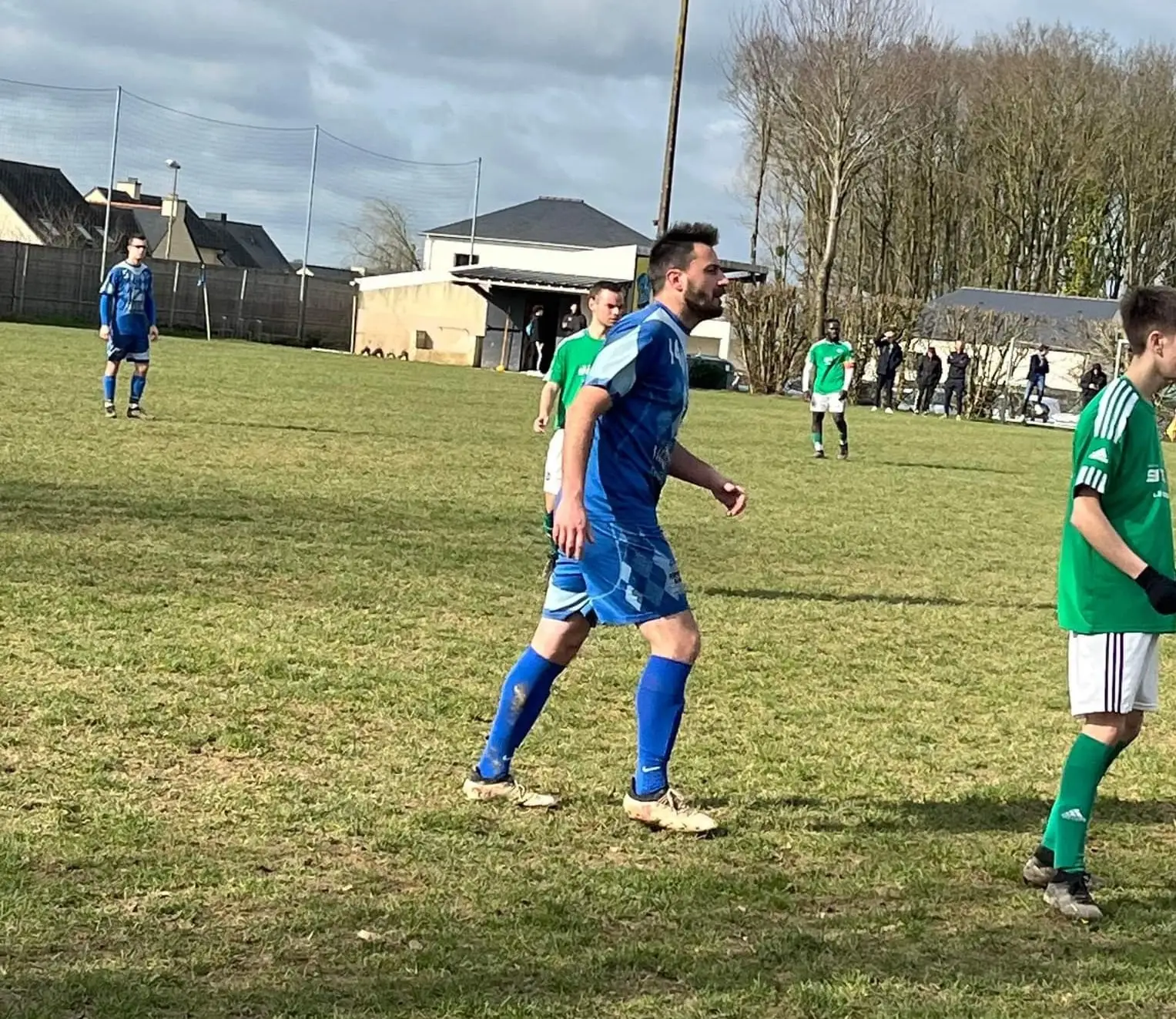 Statistiques du joueur: Jean-Marie Voisin. Poste: Defenseur saison: 2022/2023 et décisif 2 fois - Foot SEPQ - Football QUEDILLAC