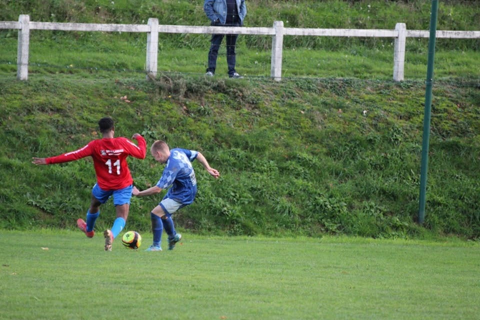 Statistiques du joueur: Yoan DODIN. Poste: Defenseur saison: 2021/2022  - Foot SEPQ - Football QUEDILLAC